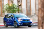 Chrysler Pacifica Hybrid S Appearance Package 2018 года